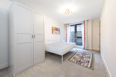 2 bedroom flat to rent, Needleman Close, Barnet, London, NW9