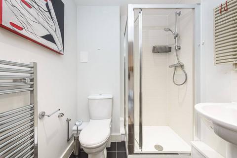 2 bedroom flat to rent, Needleman Close, Barnet, London, NW9