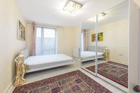 2 bedroom flat to rent, Needleman Close, Barnet, London, NW9