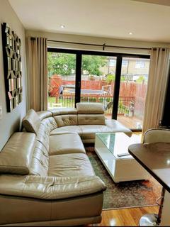 undefined, Lodge Avenue, Croydon, CR0