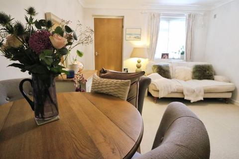 1 bedroom flat for sale, Vicarage Way, Colnbrook
