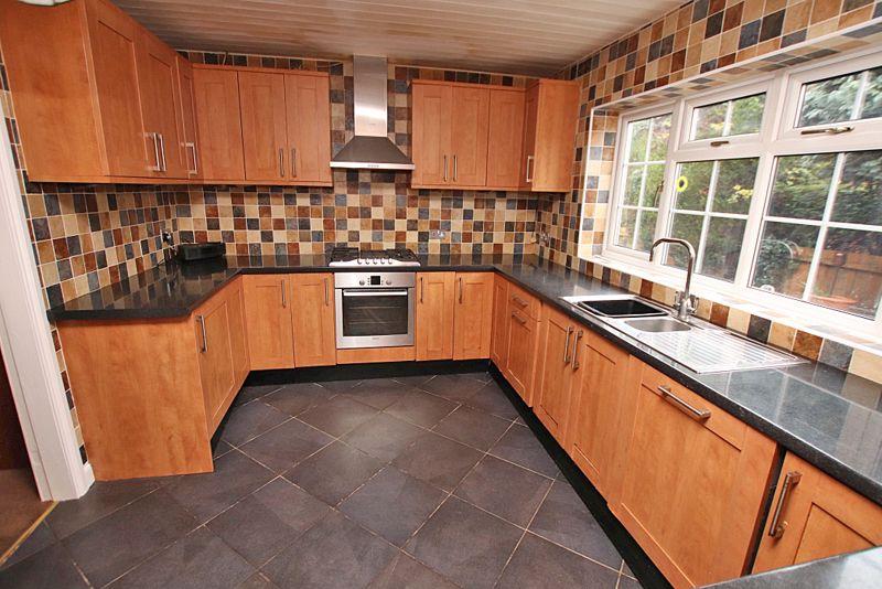Kitchen photo 2