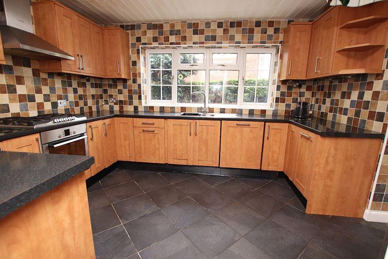 Kitchen photo 1
