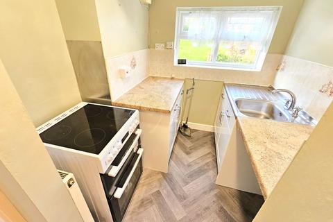 3 bedroom semi-detached house to rent, Warstones Crescent, Wolverhampton