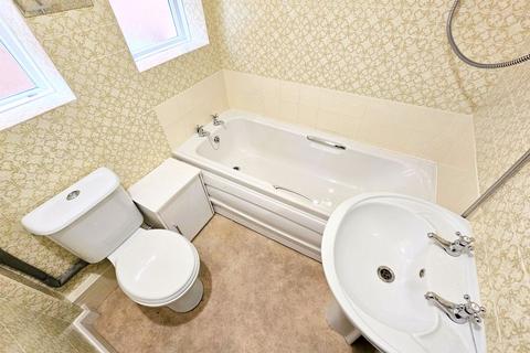 3 bedroom semi-detached house to rent, Warstones Crescent, Wolverhampton