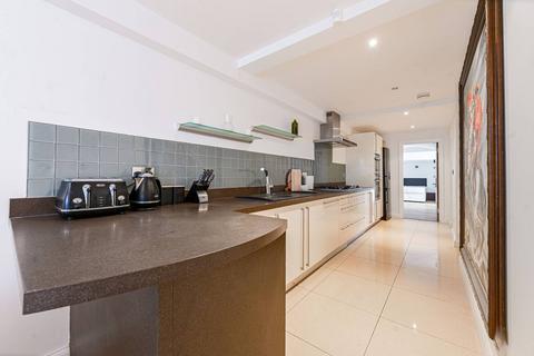 2 bedroom flat for sale, Gloucester Mews, Bayswater, London, W2