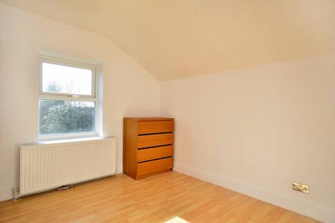 4 bedroom flat to rent, Greyhound Lane, Streatham Common, London, SW16