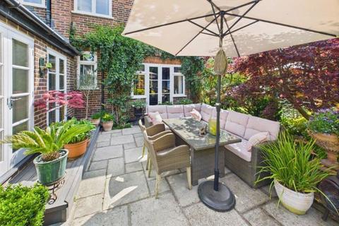 undefined, Woodside Avenue, Walton-On-Thames