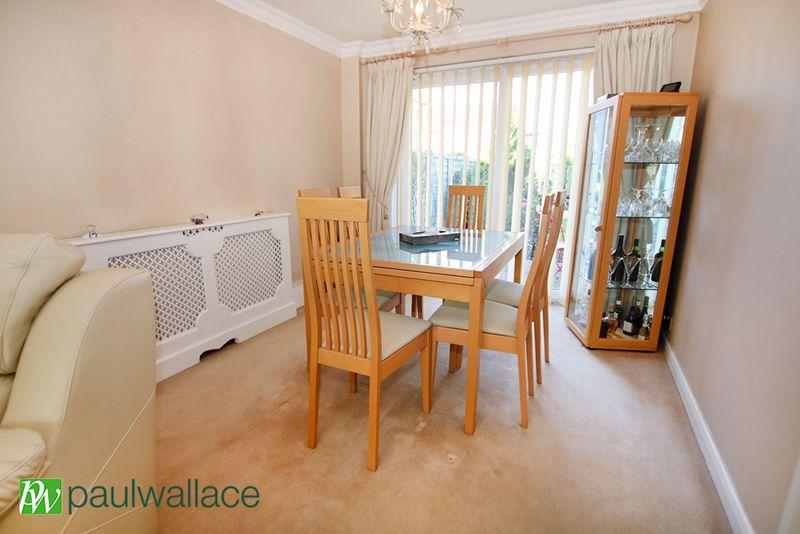 Lounge/Dining Area