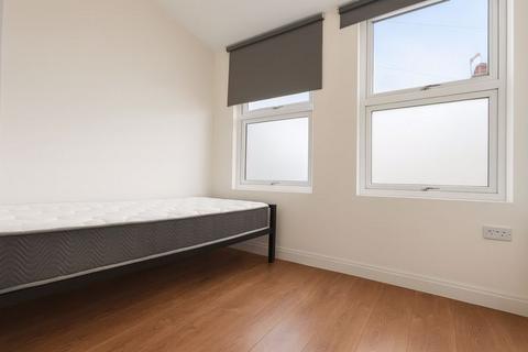 undefined, 3 bedroom flat - Tottenham N15 5PY