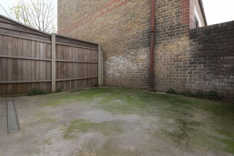 undefined, 3 bedroom flat - Tottenham N15 5PY