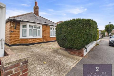 undefined, Two Bedroom Detached bungalow Lake Walk CO15