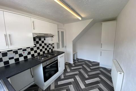 3 bedroom semi-detached house to rent, Queen Street, Kingswinford DY6