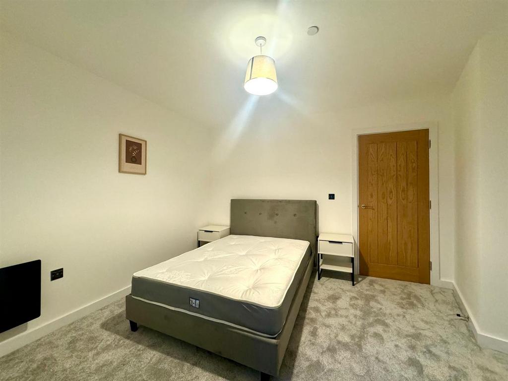 Bedroom pic 1.jpeg