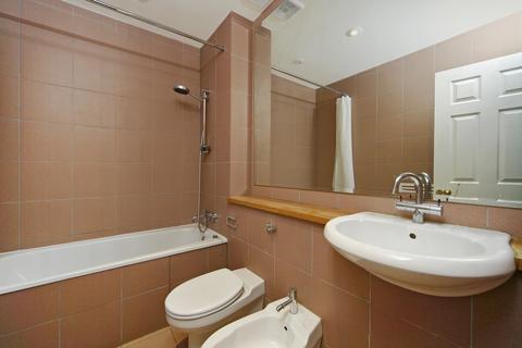 3 bedroom flat for sale, Queens Gate South Kensington SW7