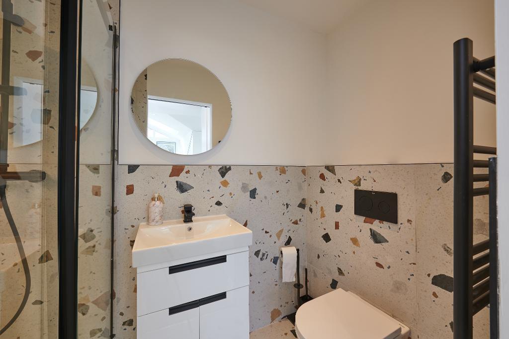 Bedroom 2 Ensuite