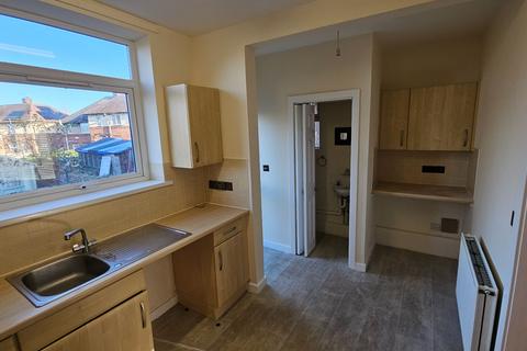 2 bedroom terraced house to rent, Shirehall Crescent, Sheffield