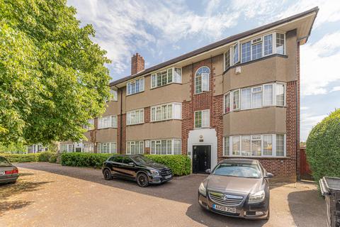 e Hertford Road, Enfield