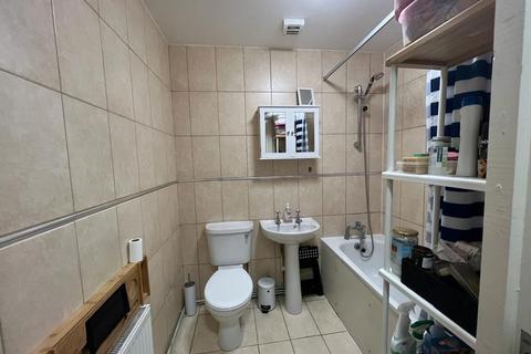 1 bedroom flat to rent, 2 Courthouse Lane, Stoke Newington Road, London N16