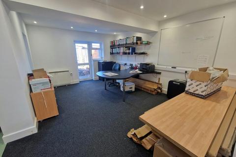 Office to rent, 25 London Rd Waterlooville PO7 5AS