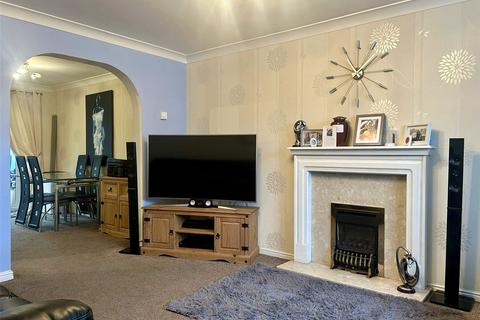 4 bedroom detached house for sale, Matthew Close, Oldham, Greater Manchester, OL8