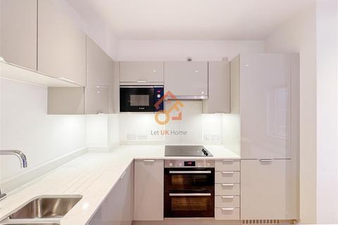 3 bedroom house to rent, Lockgate Mews, Manchester, M4