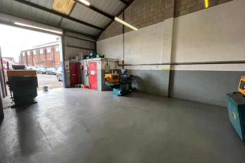 Warehouse to rent, Victoria Cres Burton On Trent DE14 2QD