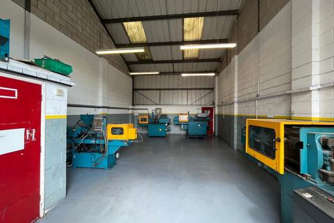 Warehouse to rent, Victoria Cres Burton On Trent DE14 2QD