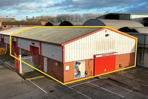 Distribution warehouse to rent, Unit 18/19 Eccleshall business Park, Hawkins Lane Burton On Trent DE14 1PT