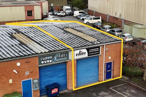 Warehouse to rent, Unit 18, Anderstaff Industrial Estate, Hawkins Ln Burton On Trent DE14 1QH