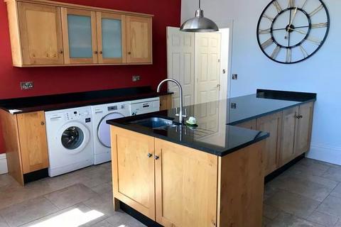 Office to rent, 175 Chorley New Rd Bolton BL1 4QZ