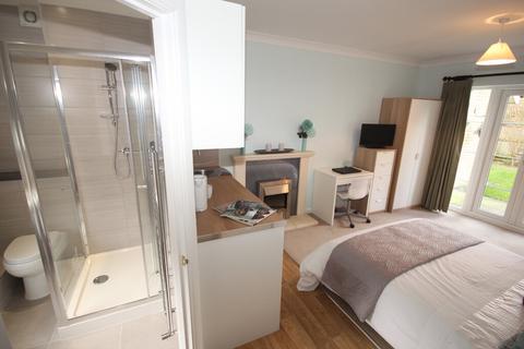1 bedroom in a house share to rent, Dolphin Road