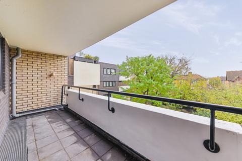 4 bedroom flat to rent, Ericcson Close, SW18