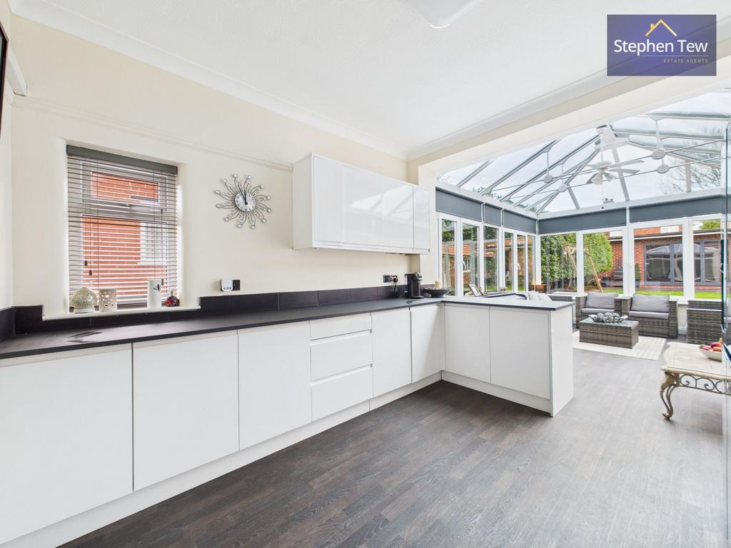 Conservatory & Entertaining Area