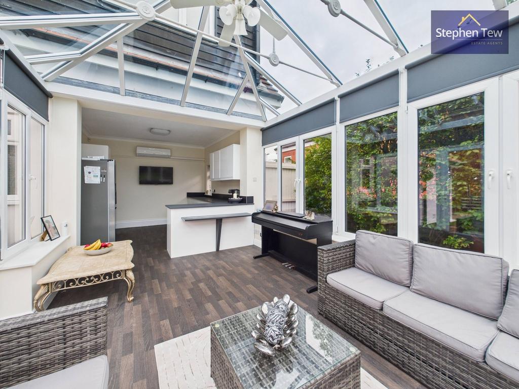 Conservatory & Entertaining Area