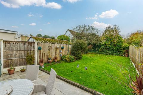 3 bedroom semi-detached house for sale, Kingswood Crescent, Rayleigh, SS6