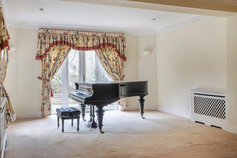4 bedroom detached house for sale, The Ridgeway, Fetcham, KT22