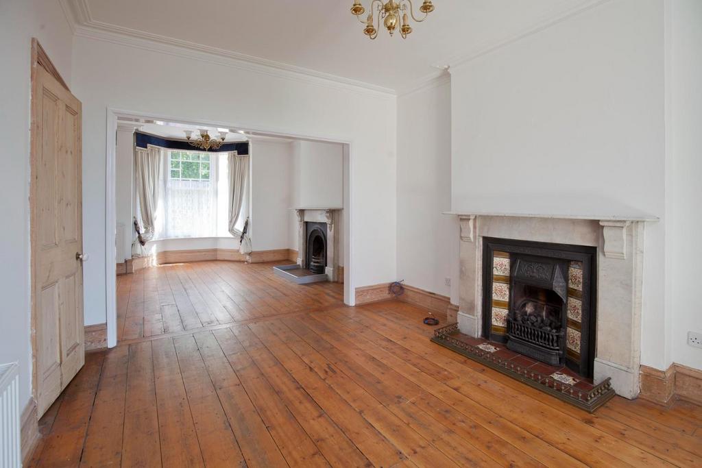 Sitting Room/Dining Room