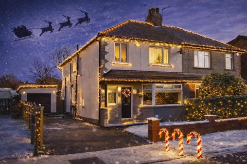 4 bedroom semi-detached house for sale, Hawthorn Road, Yeadon, Leeds