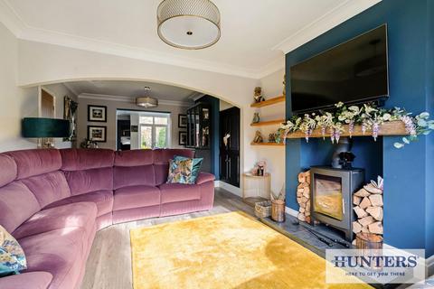 4 bedroom semi-detached house for sale, Hawthorn Road, Yeadon, Leeds