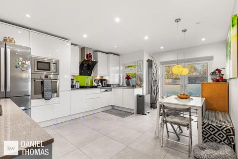 undefined, Freemantle Avenue, Enfield, EN3