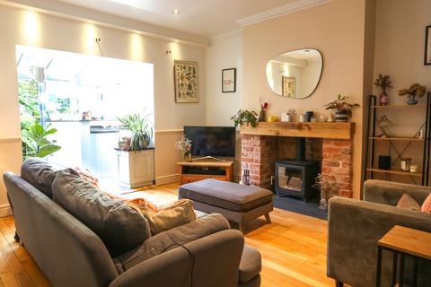 2 bedroom terraced house for sale, Halliwell Road, Bolton, Greater Manchester, BL1 8BZ