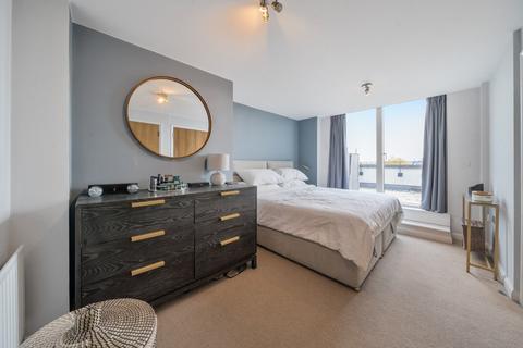 3 bedroom flat for sale, Elmfield Road, London, SW17