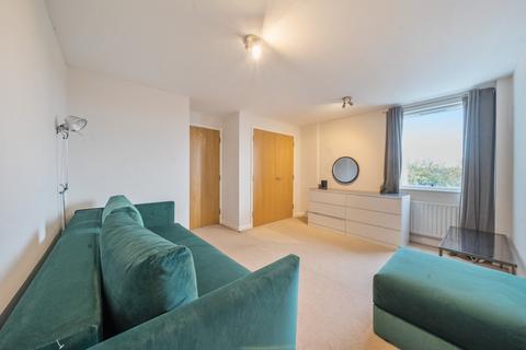 3 bedroom flat for sale, Elmfield Road, London, SW17