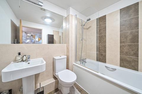 3 bedroom flat for sale, Elmfield Road, London, SW17