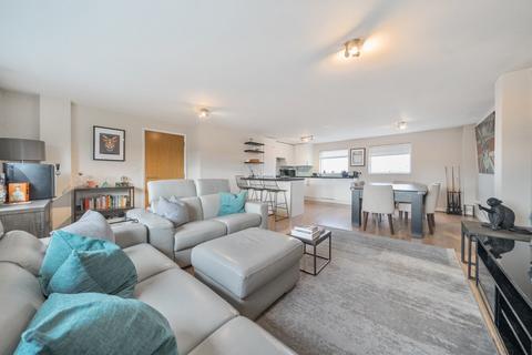 3 bedroom flat for sale, Elmfield Road, London, SW17