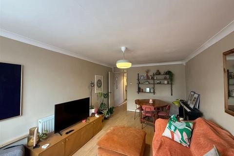 undefined, Forest View Road, London