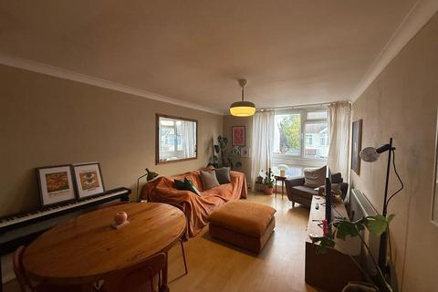 undefined, Forest View Road, London