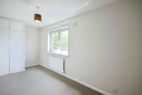 2 bedroom flat to rent, Wricklemarsh Road, London, SE3