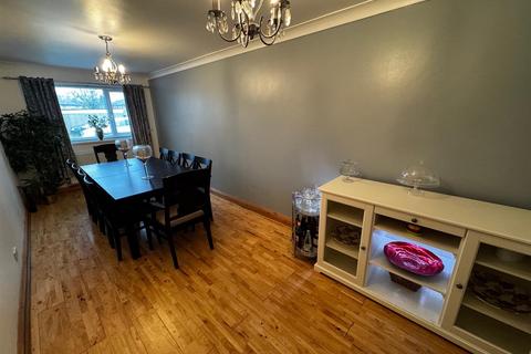 4 bedroom end of terrace house for sale, Farnham Road, Durham